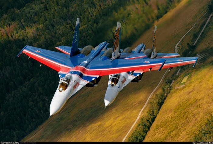 Máy bay Su-27 của phi đội nhào lộn Hiệp sĩ Nga